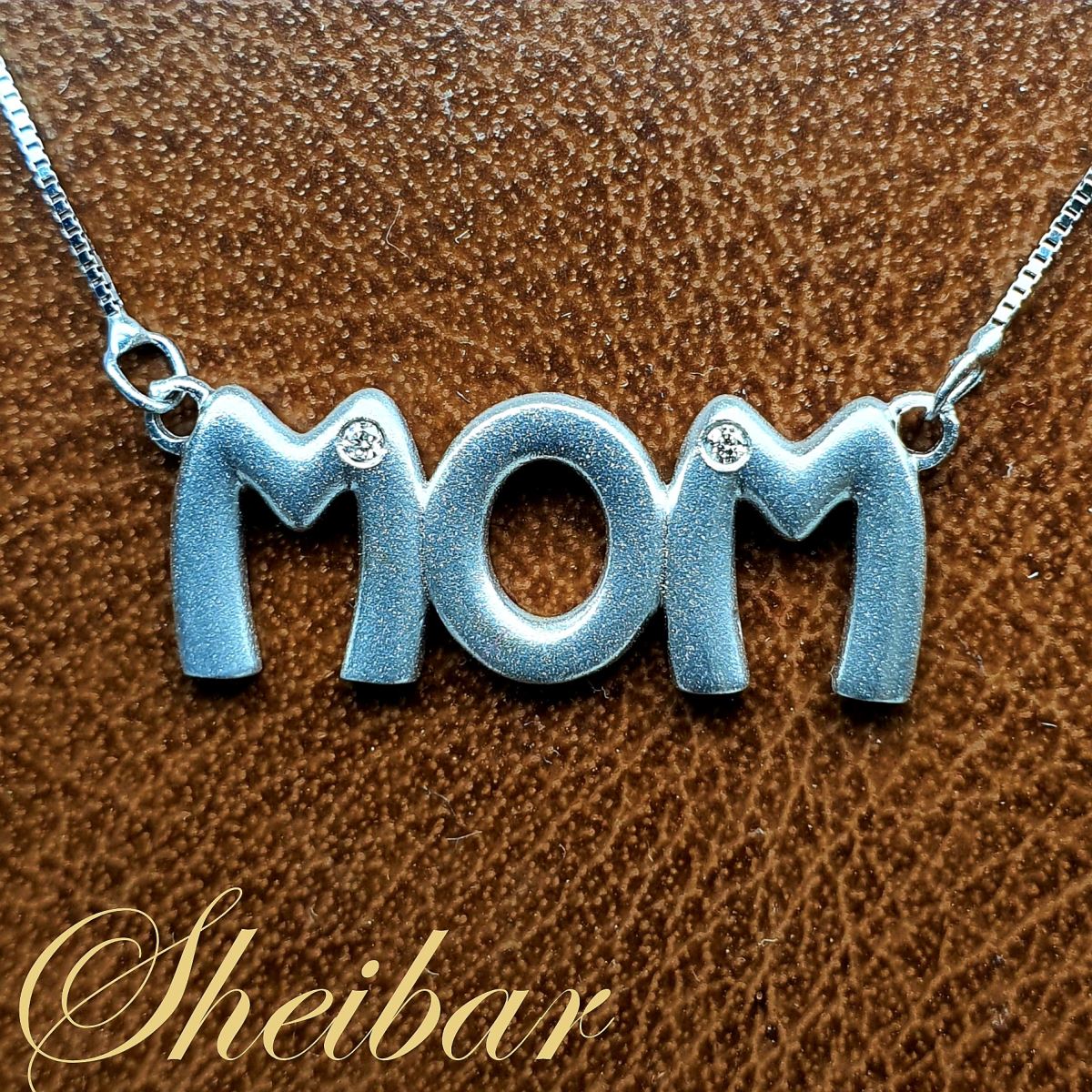 תליון MOM זהב ויהלומים